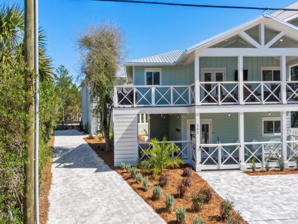 Adorable Beach Vacation Cottage 4 Bedroom Sleeps 11