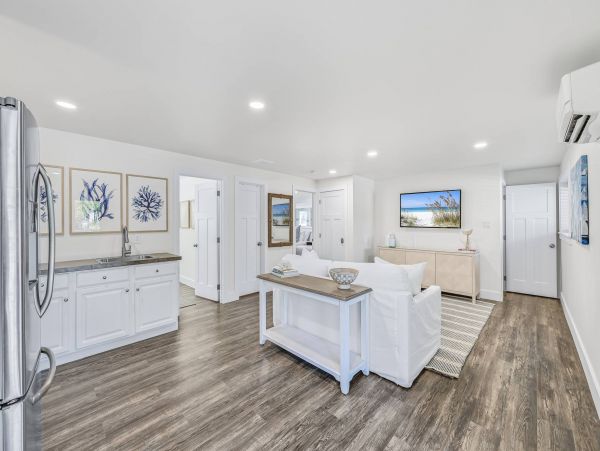 Adorable Beach Vacation Cottage 4 Bedroom Sleeps 11