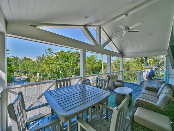 Adorable Beach Vacation Cottage 4 Bedroom Sleeps 11