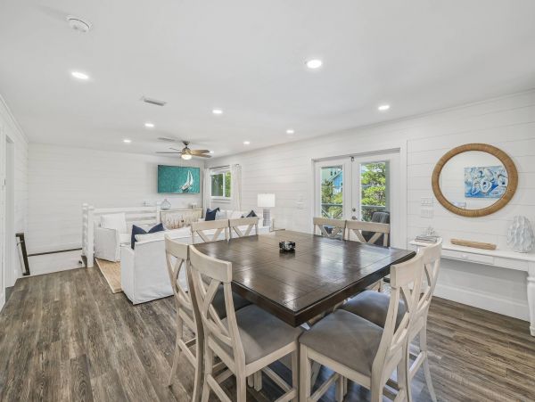 Adorable Beach Vacation Cottage 4 Bedroom Sleeps 11