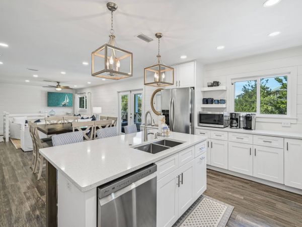 Adorable Beach Vacation Cottage 4 Bedroom Sleeps 11