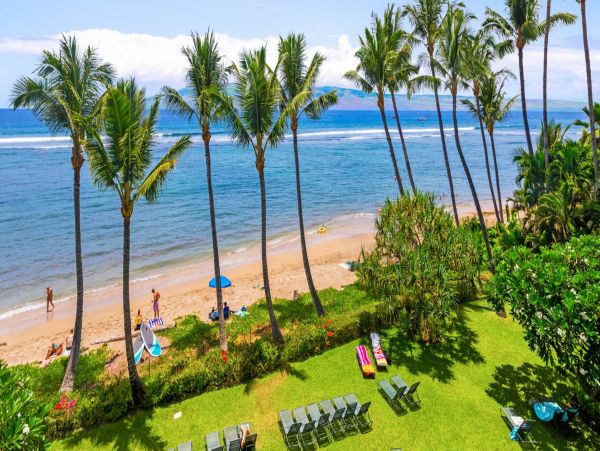 Beautiful Vacation Beach Condo Rental in Lahaina Sleeps 4