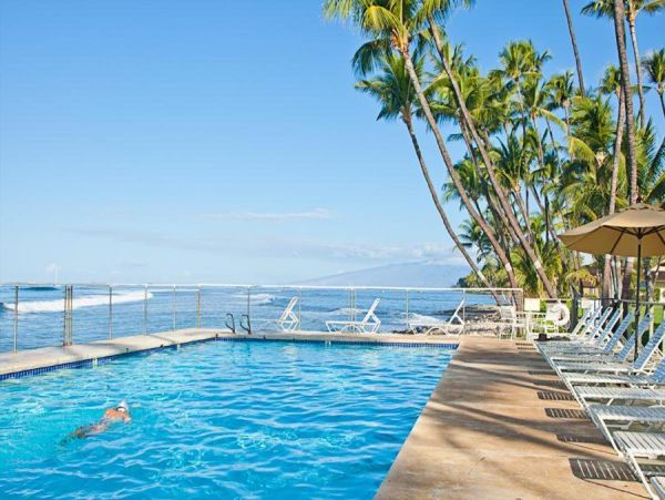 Beautiful Vacation Beach Condo Rental in Lahaina Sleeps 4
