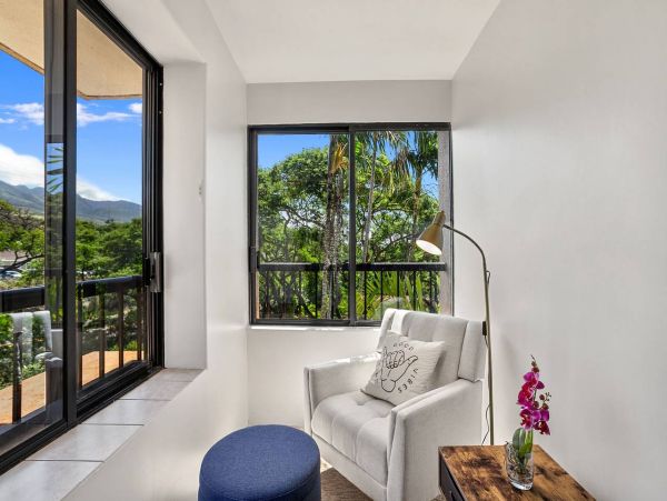 Spacious Top Floor 2 Bedroom Condo with Spectacular Views