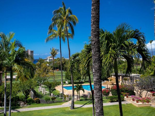 Spacious Top Floor 2 Bedroom Condo with Spectacular Views