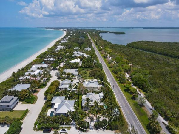 Holmes Beach Vacation Rental Private Pool & Beach Access