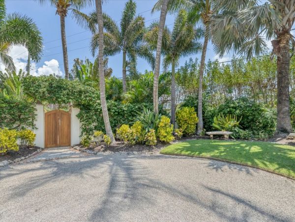 Holmes Beach Vacation Rental Private Pool & Beach Access