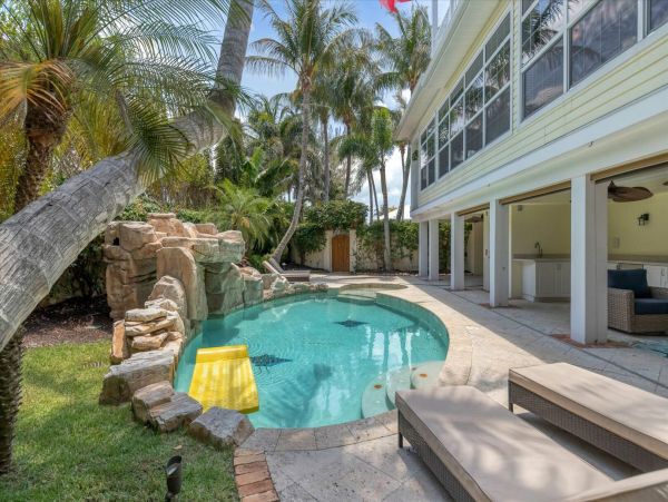 Holmes Beach Vacation Rental Private Pool & Beach Access