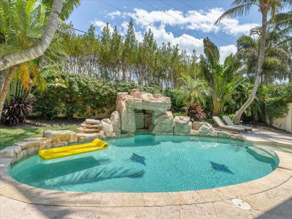 Holmes Beach Vacation Rental Private Pool & Beach Access