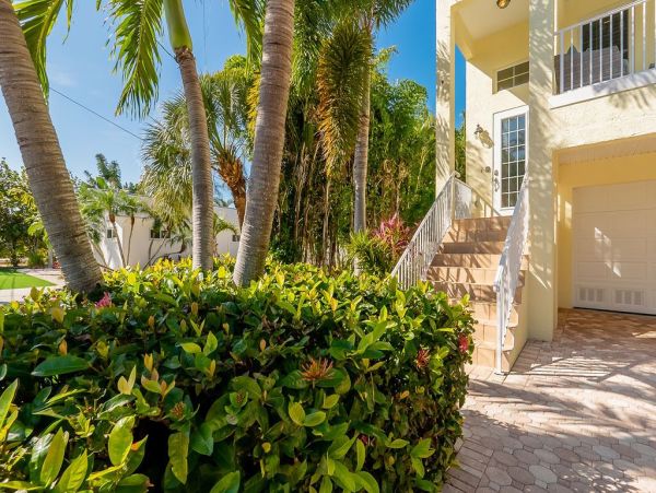 Anna Maria Vacation Pool Home With Four Bedrooms