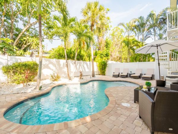 Anna Maria Vacation Pool Home With Four Bedrooms