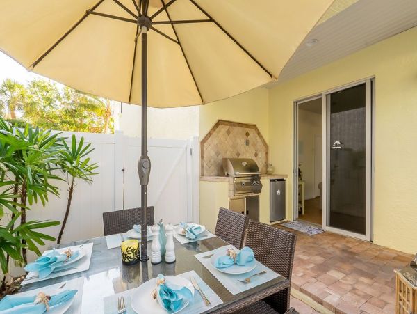 Anna Maria Vacation Pool Home With Four Bedrooms