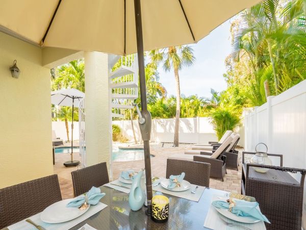 Anna Maria Vacation Pool Home With Four Bedrooms