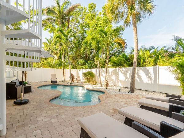 Anna Maria Vacation Pool Home With Four Bedrooms