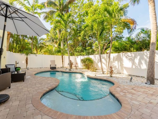 Anna Maria Vacation Pool Home With Four Bedrooms