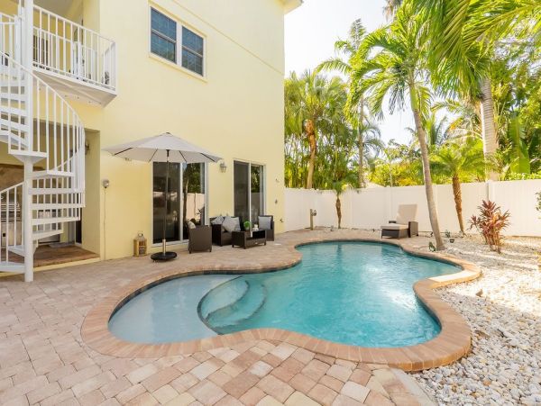 Anna Maria Vacation Pool Home With Four Bedrooms