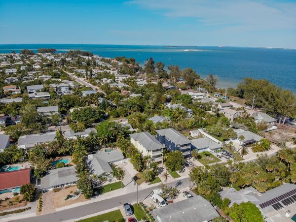 Anna Maria Vacation Pool Home With Four Bedrooms