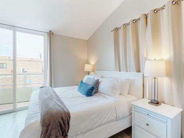 Mission Beach Five Bedroom Rental Condo with Bay Views