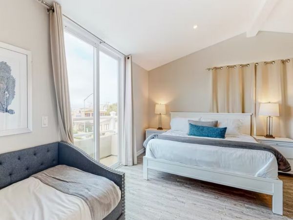Mission Beach Five Bedroom Rental Condo with Bay Views