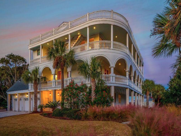 Isle of Palms Luxury Vacation Home Sleeps