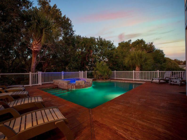 Isle of Palms Luxury Vacation Home Sleeps
