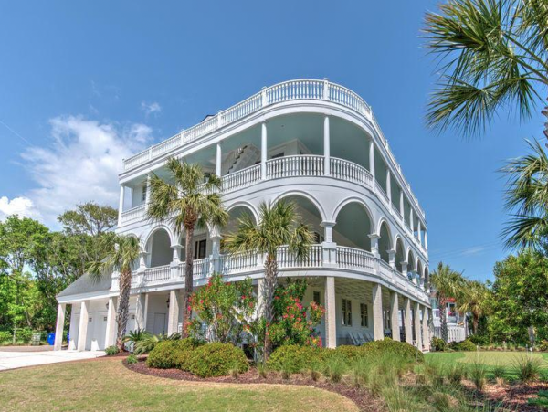 Isle of Palms Luxury Vacation Home Sleeps