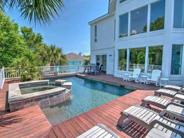 Isle of Palms Luxury Vacation Home Sleeps