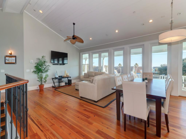 Isle of Palms Luxury Vacation Home Sleeps