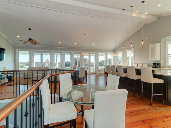 Isle of Palms Luxury Vacation Home Sleeps