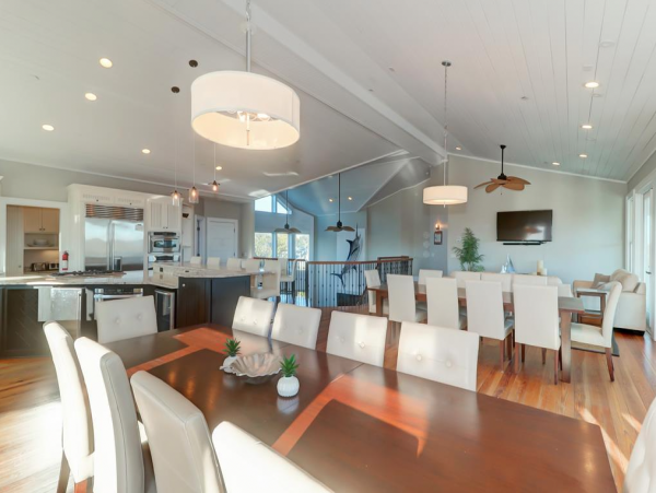 Isle of Palms Luxury Vacation Home Sleeps
