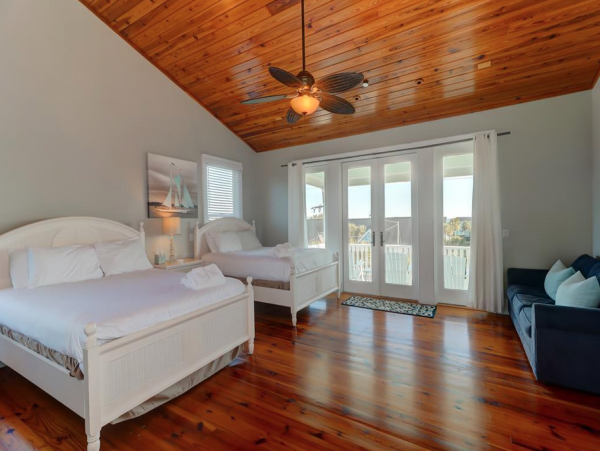 Isle of Palms Luxury Vacation Home Sleeps