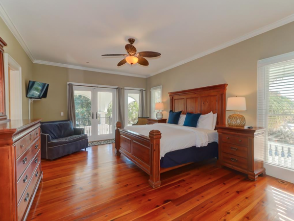 Isle of Palms Luxury Vacation Home Sleeps