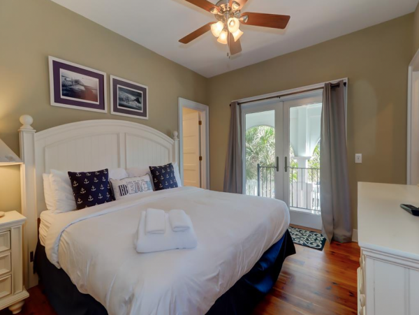 Isle of Palms Luxury Vacation Home Sleeps