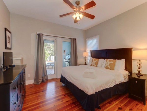 Isle of Palms Luxury Vacation Home Sleeps