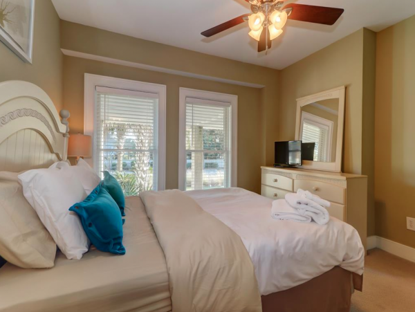 Isle of Palms Luxury Vacation Home Sleeps