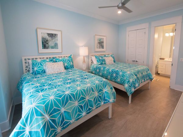 On Beach Vacation Pool Villa 12 Bedroom in Ocean Isle Beach