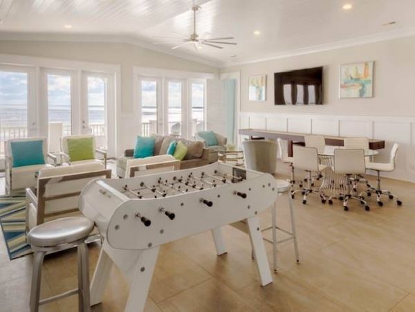 On Beach Vacation Pool Villa 12 Bedroom in Ocean Isle Beach
