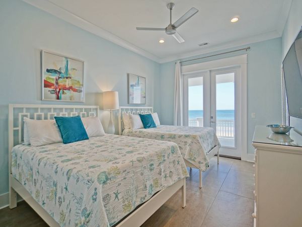On Beach Vacation Pool Villa 12 Bedroom in Ocean Isle Beach