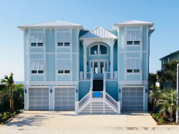 On Beach Vacation Pool Villa 12 Bedroom in Ocean Isle Beach