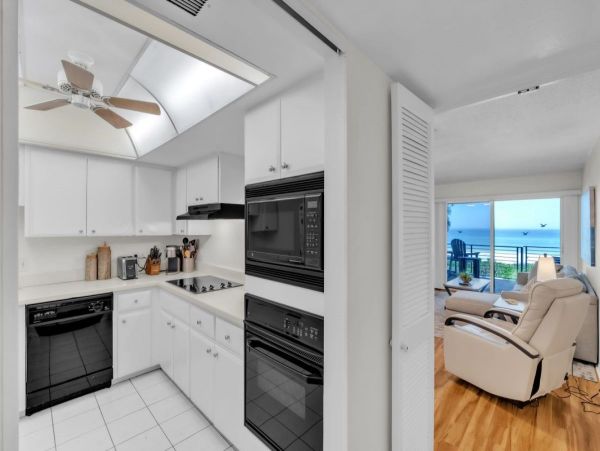 Longboat Key Beachfront Condo - Gulf of Mexico Vacation Rental with Ocean Views