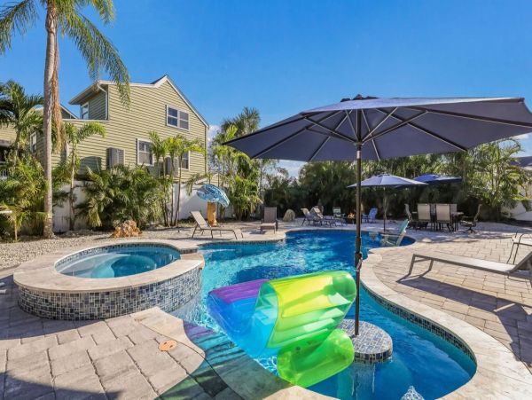 Anna Maria Island Vacation Home Three Bedroom Walk to Beach