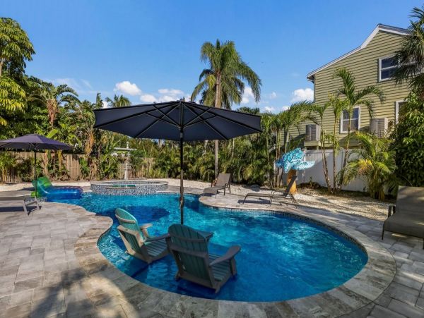 Anna Maria Island Vacation Home Three Bedroom Walk to Beach