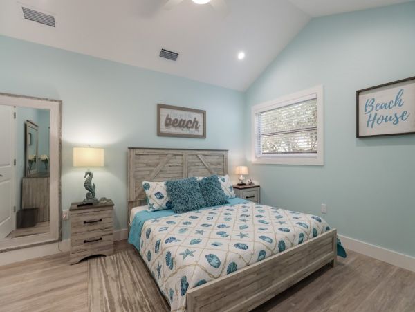 Anna Maria Island Vacation Home Three Bedroom Walk to Beach