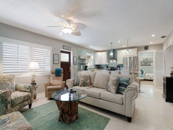 Anna Maria Island Vacation Home Three Bedroom Walk to Beach
