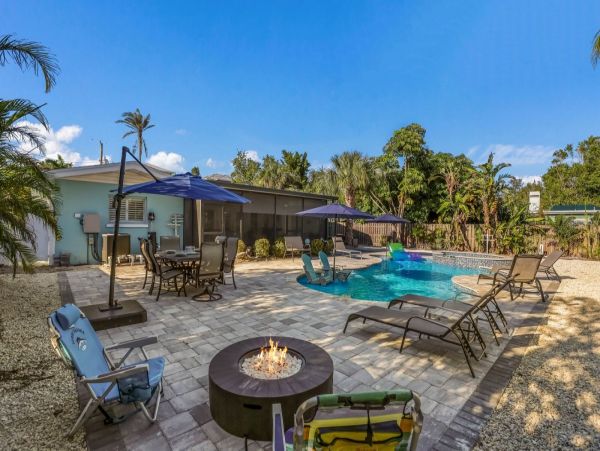 Anna Maria Island Vacation Home Three Bedroom Walk to Beach