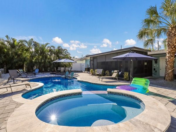 Anna Maria Island Vacation Home Three Bedroom Walk to Beach