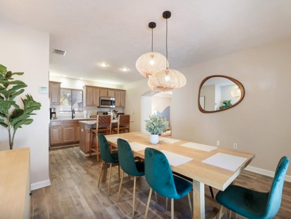 Lovely 3 Bedroom Home Walk to Beach with Private Pool
