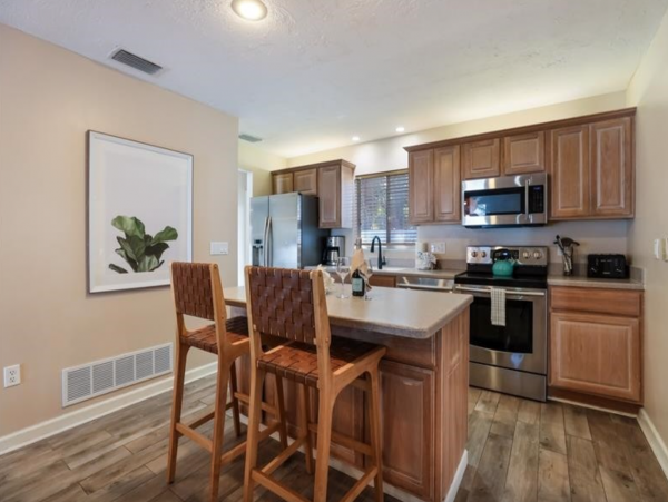 Lovely 3 Bedroom Home Walk to Beach with Private Pool