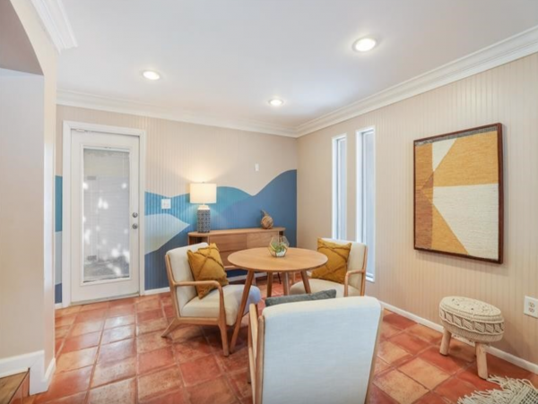 Lovely 3 Bedroom Home Walk to Beach with Private Pool