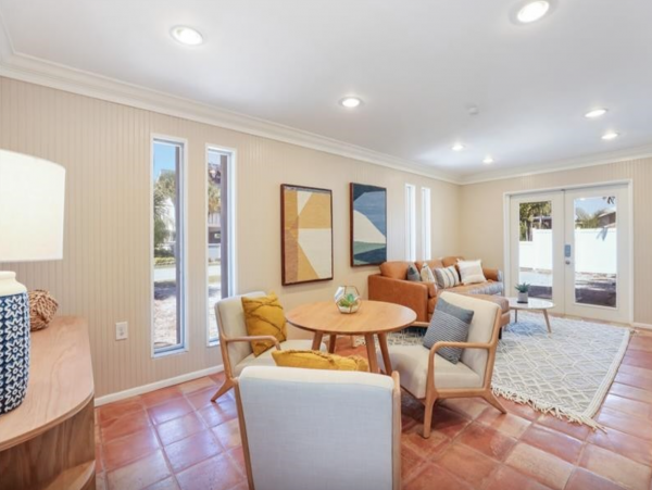 Lovely 3 Bedroom Home Walk to Beach with Private Pool